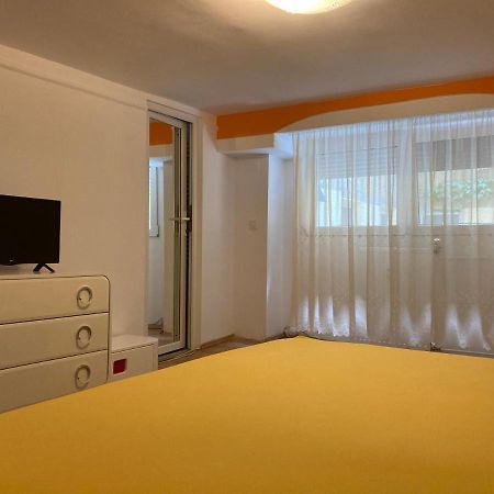 Ultracentral Apartment Near Moscovitz Palace Oradea Bagian luar foto