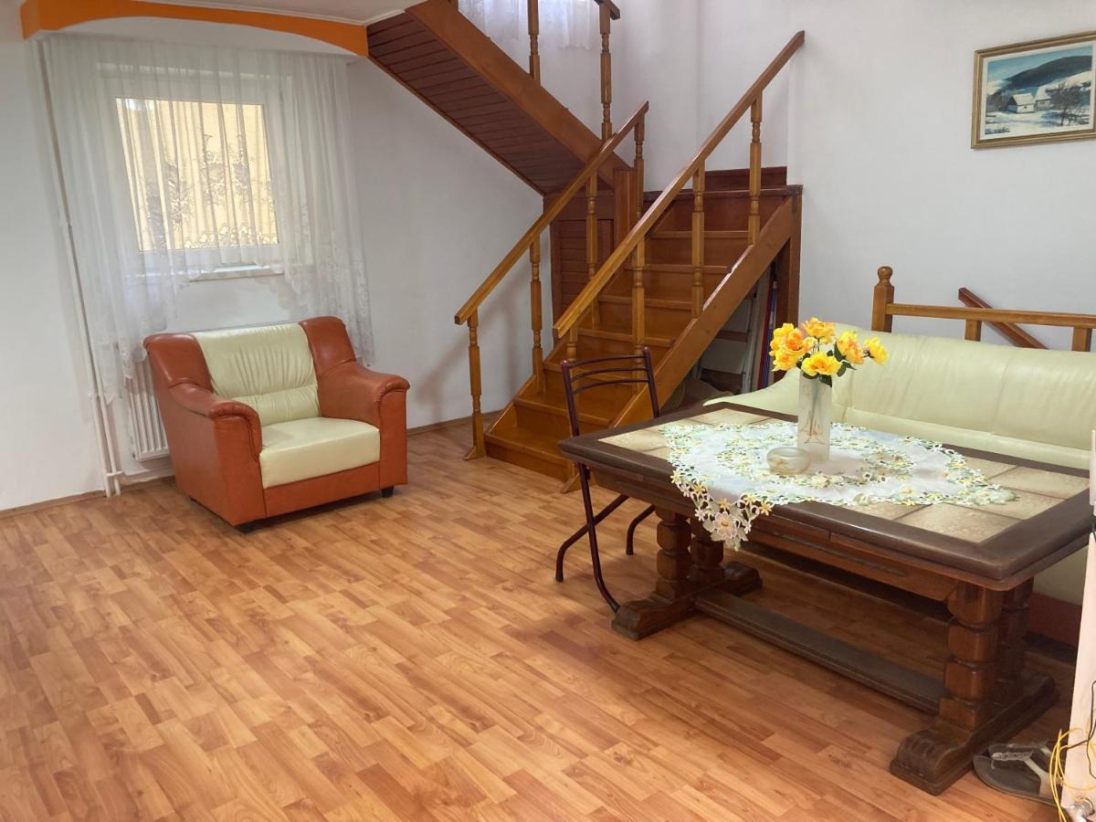 Ultracentral Apartment Near Moscovitz Palace Oradea Bagian luar foto